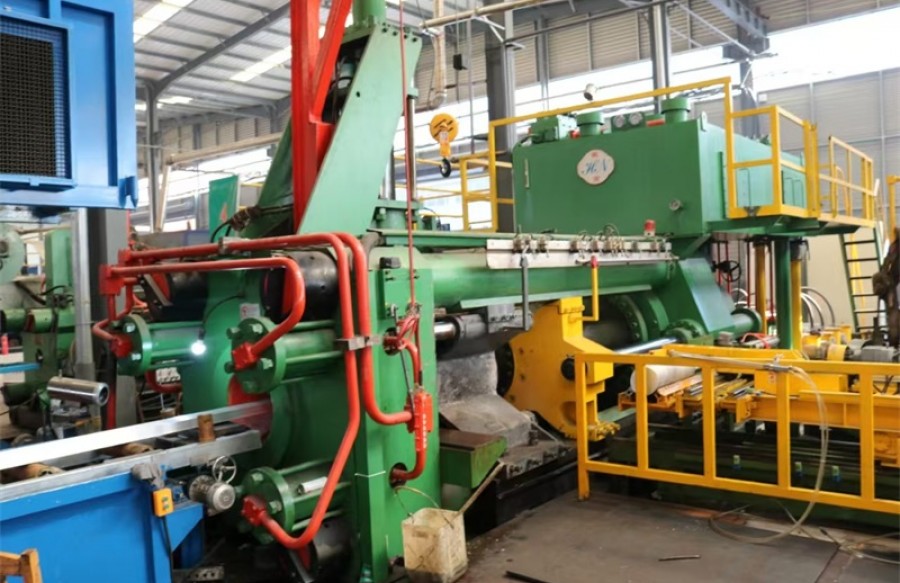 2000噸擠壓機(jī)