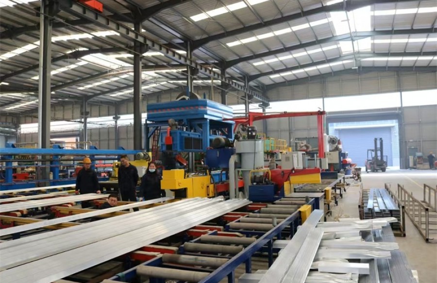 2000噸擠壓機(jī)