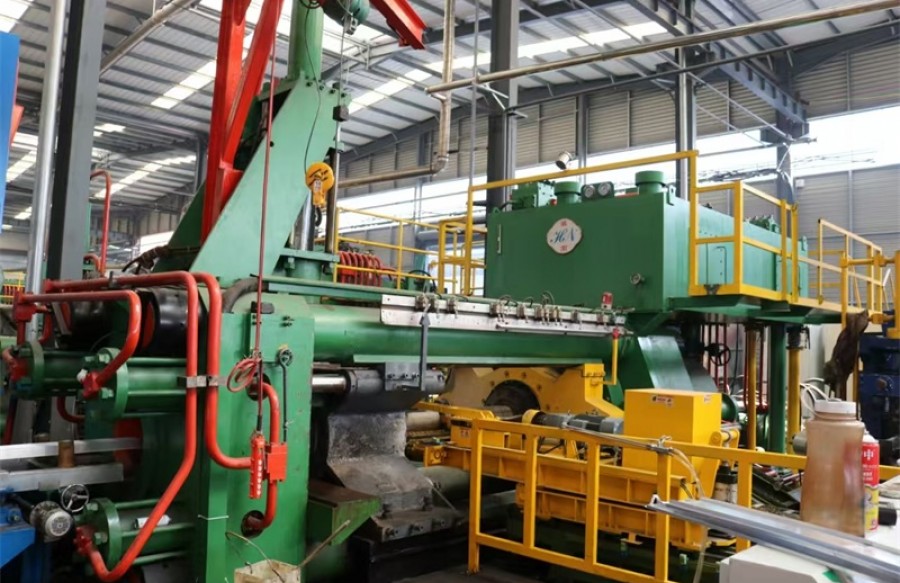 2000噸擠壓機(jī)